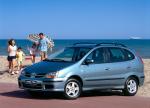 Nissan Almera Tino 2000 года